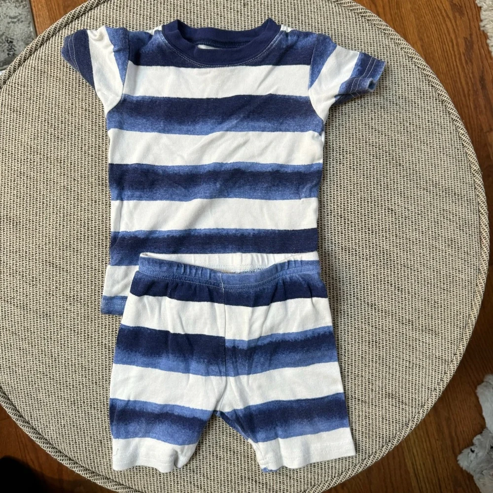 Carter's Short Pajama Set - 18 months - Picture 3 of 4